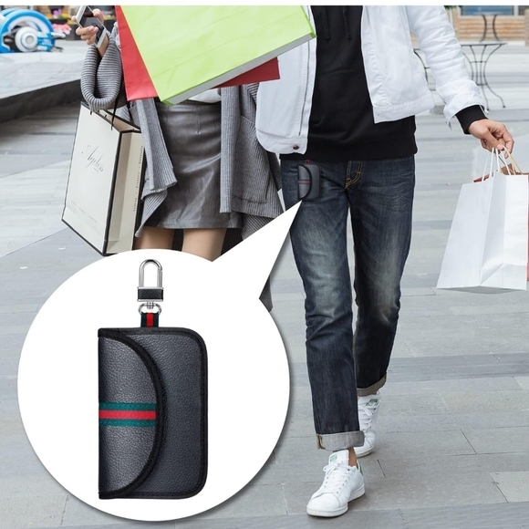 Black Signal Blocker Pouch - Picture 2 of 4